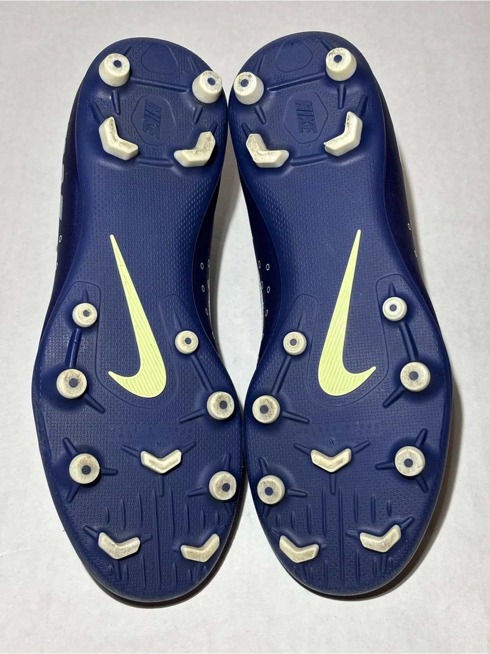 Nike Kids' Mercurial Superfly 7 Club MDS FG Soccer Cleats Size 4Y (BQ5418-401)